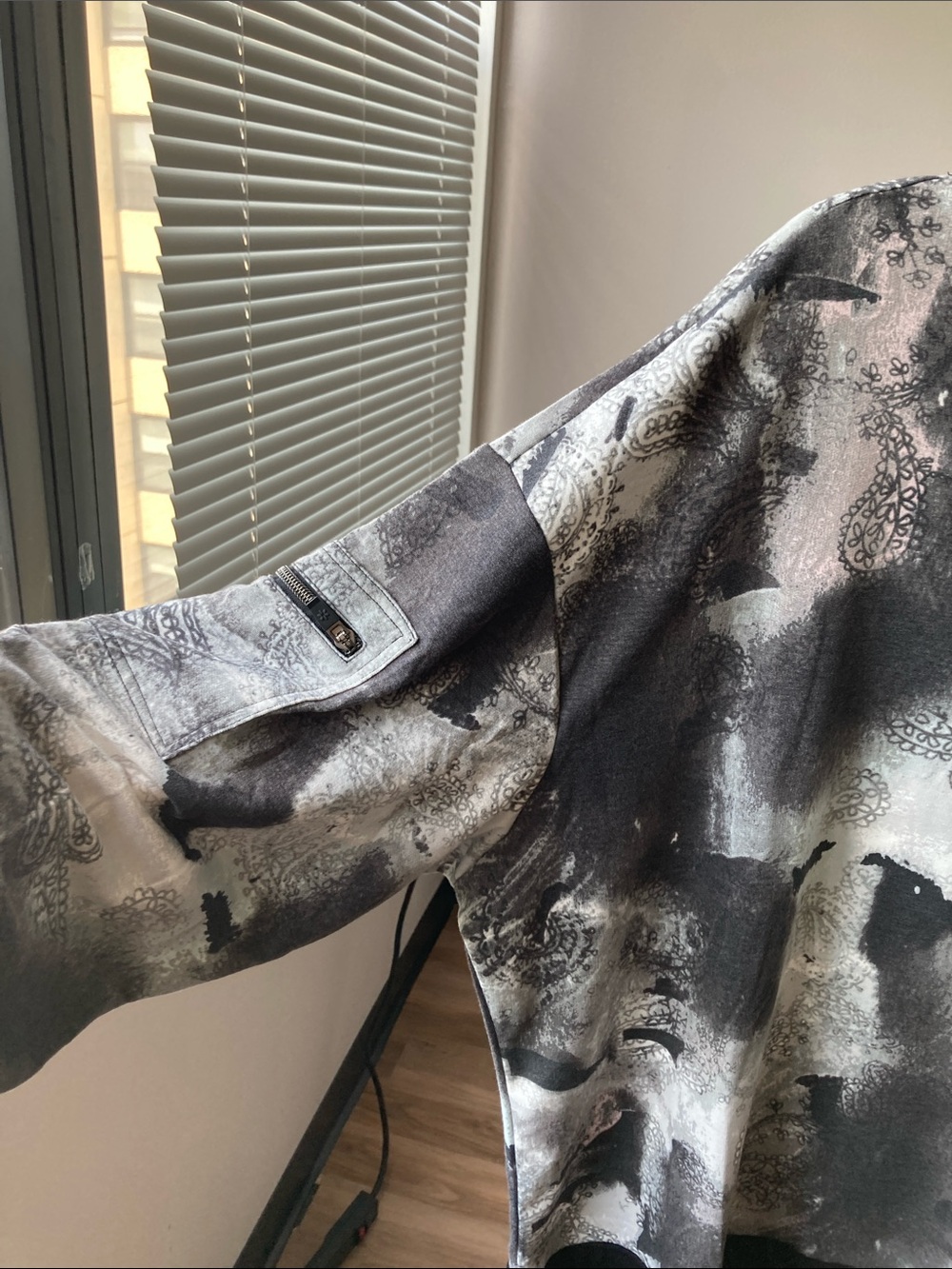 Nine West active paisley print pattern crewneck top zip pocket on sleeve 3X - Picture 4 of 17